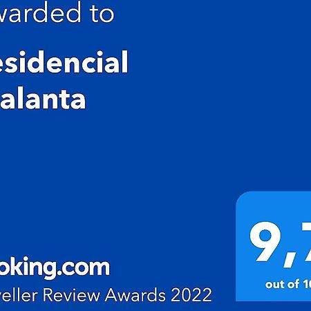 דירות בומבינאס Residencial Atalanta מראה חיצוני תמונה